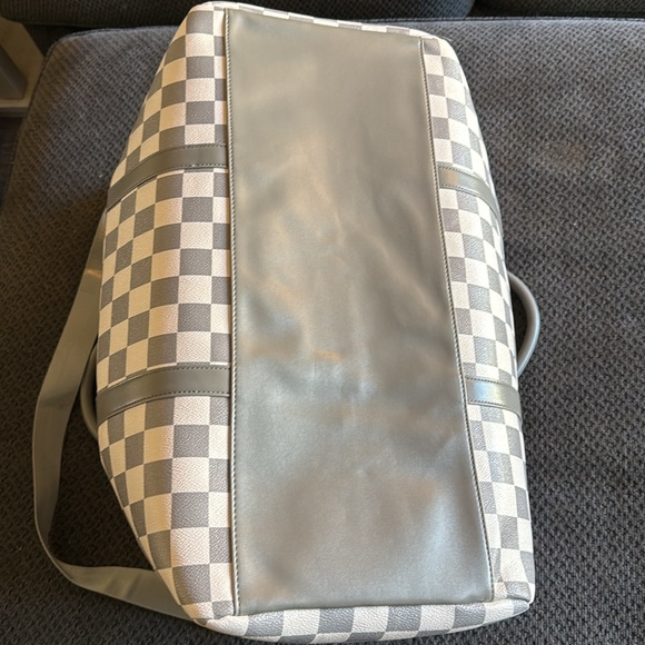 Pink Lily checkered duffle - Picture 3 of 4